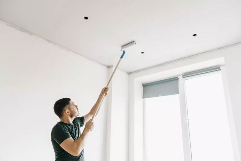 Peindre un Plafond : Astuces d'Experts pour Simplifier la Tâche