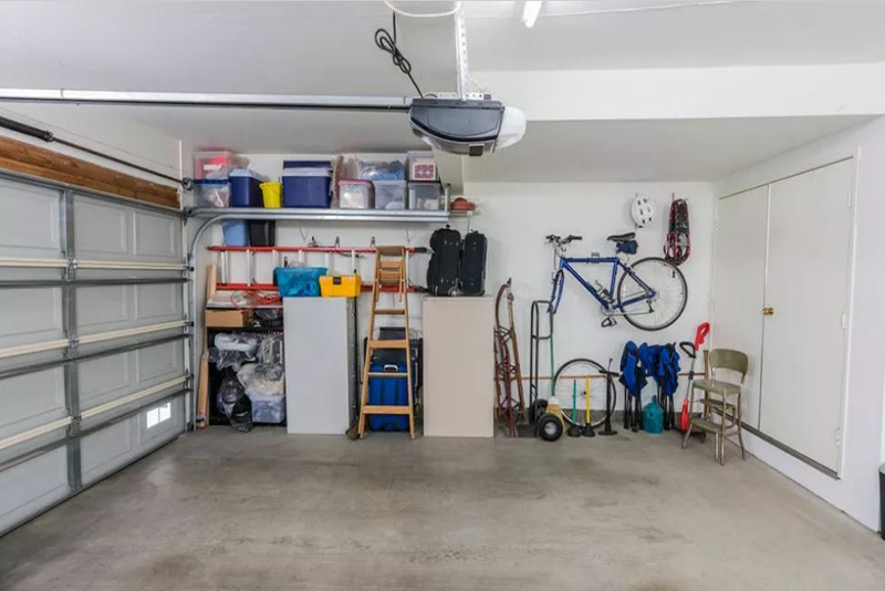 5 Astuces de Rangement de Garage Que les Minimalistes Utilisent Pour Un Espace Plus Fonctionnel