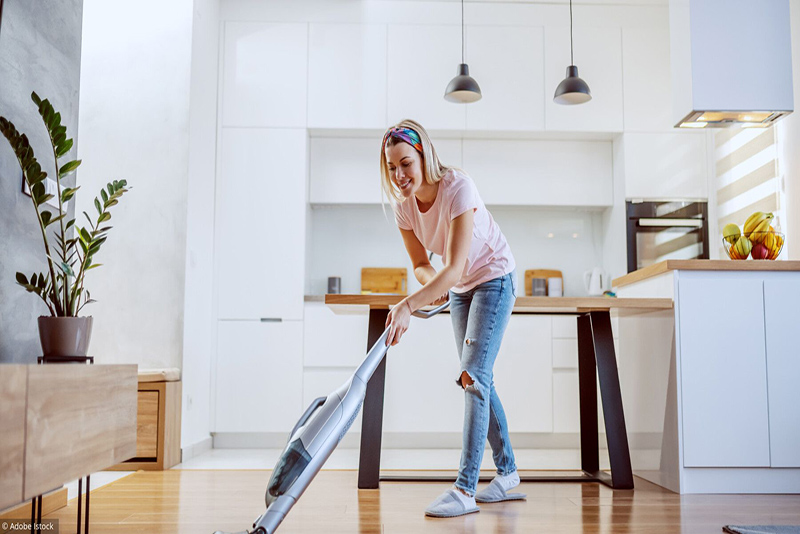 6 habitudes quotidiennes qui empoisonnent l'air de votre maison selon les experts du nettoyage
