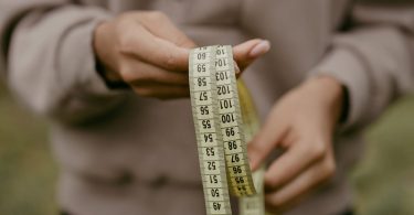 Guide Pratique pour Maîtriser l'Utilisation d'un Mètre Ruban