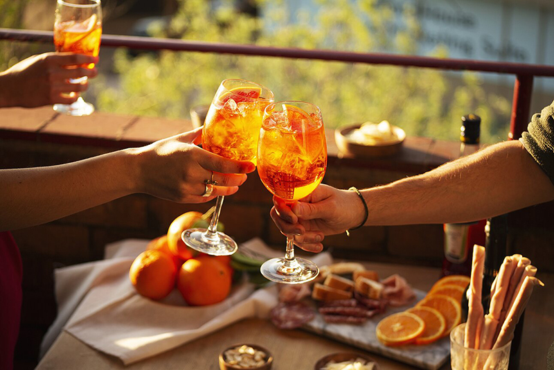 4 Alternatives Surprenantes au Spritz Dont Les Experts Raffolent (et Qui Enchanteront Vos Amis)