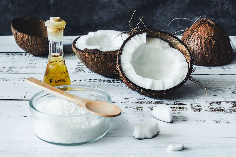 8 Utilisations Insoupçonnées de l'Huile de Coco à la Maison Qui Dépassent la Cuisine