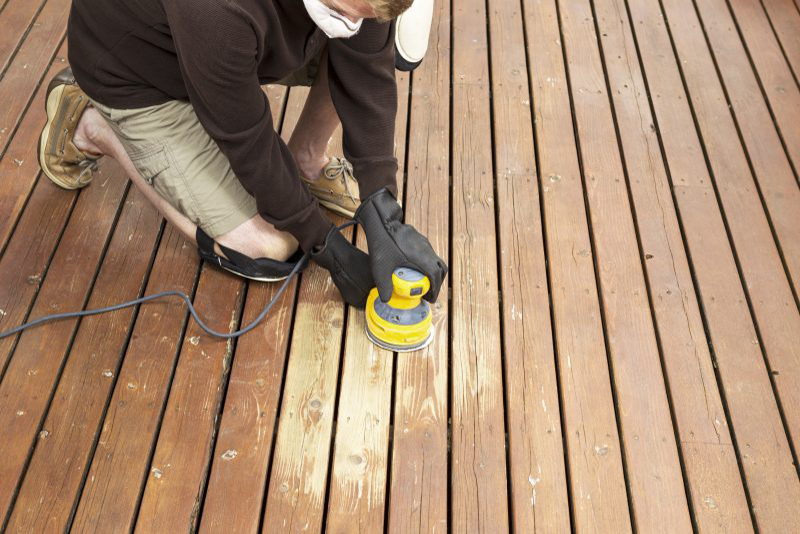 Nous avons consulté des experts en rénovation pourquoi tous recommandent de teindre votre terrasse pour la protéger