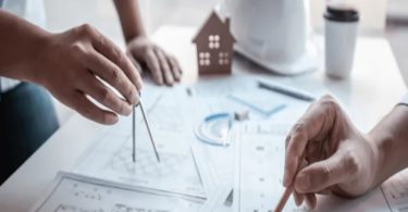 6 éléments de maison à éviter selon les architectes des dangers coûteux à prévoir