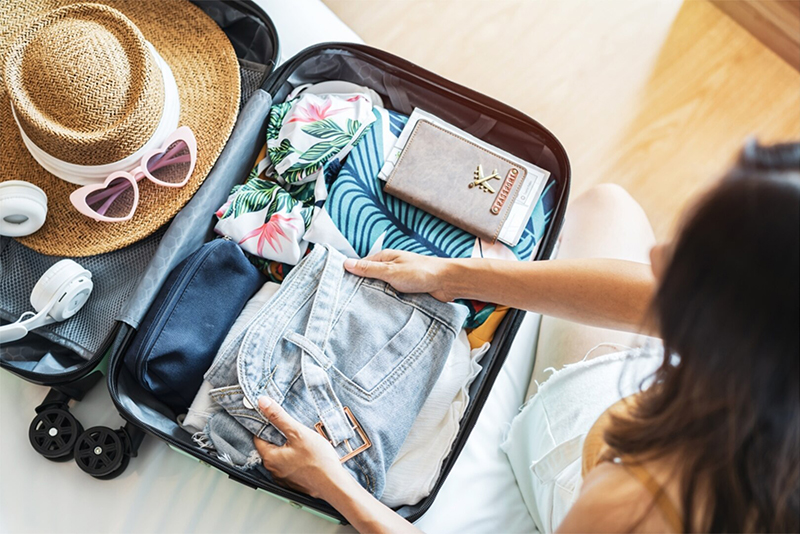 8 Objets à Toujours Jeter Avant de Partir en Vacances (Votre Futur Vous Vous Remerciera)