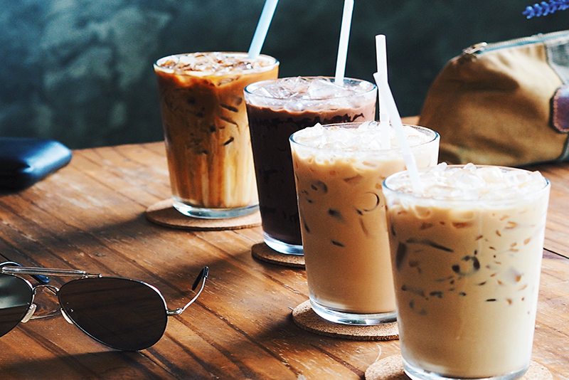 La Tendance des Seaux de Café Glacé ou la Boisson Star de l'Été !