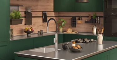 Nous avons consulté des designers Quelle couleur pour une petite cuisine spacieuse Découvrez leur réponse !