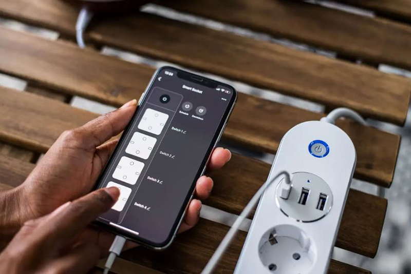 5 Appareils à Ne Jamais Connecter à une Prise Intelligente