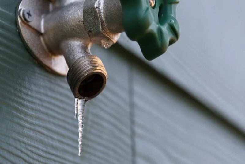 Protégez vos Tuyaux du Gel et Évitez les Fuites Hivernales grâce à cette Checklist Automnale