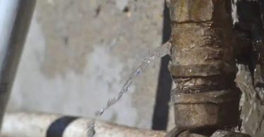 6 Erreurs Quotidiennes Qui Enrichissent les Plombiers et Alourdissent Vos Factures à Long Terme